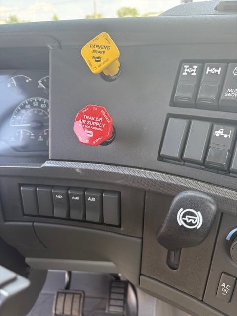 2026 Volvo VNR64T300