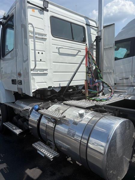 2026 Volvo VNR64T300