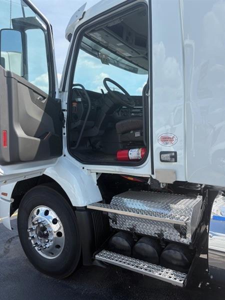 2026 Volvo VNR64T300