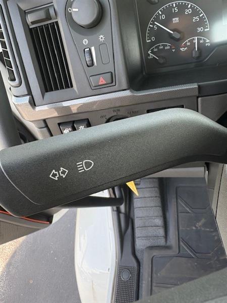 2026 Volvo VNR64T300