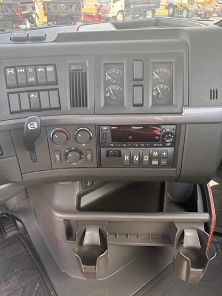 2026 Volvo VNR64T300