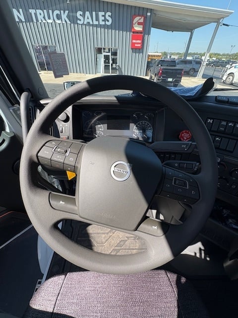 2026 Volvo VNR64T300