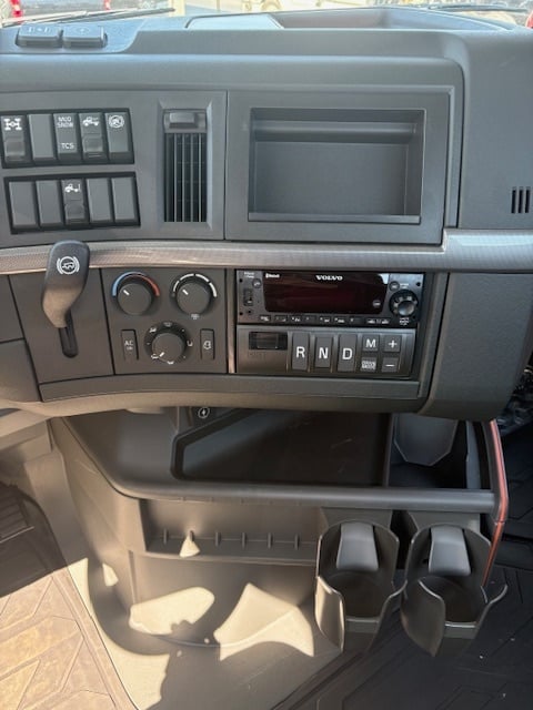 2026 Volvo VNR64T300