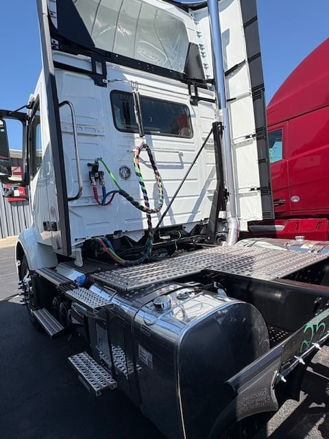 2026 Volvo VNR64T300