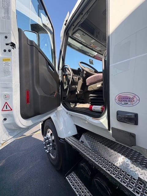 2026 Volvo VNR64T300