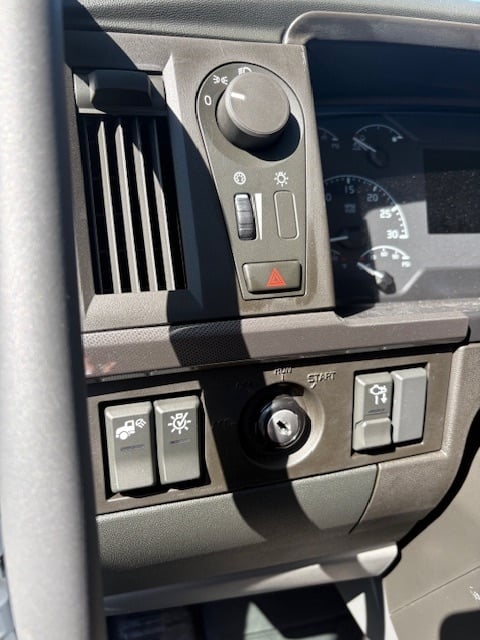 2026 Volvo VNR64T300