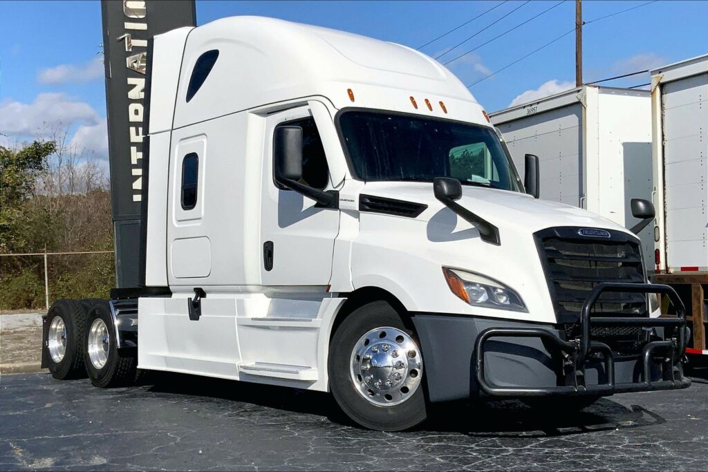 2022 FRG CASCADIA Sleeper