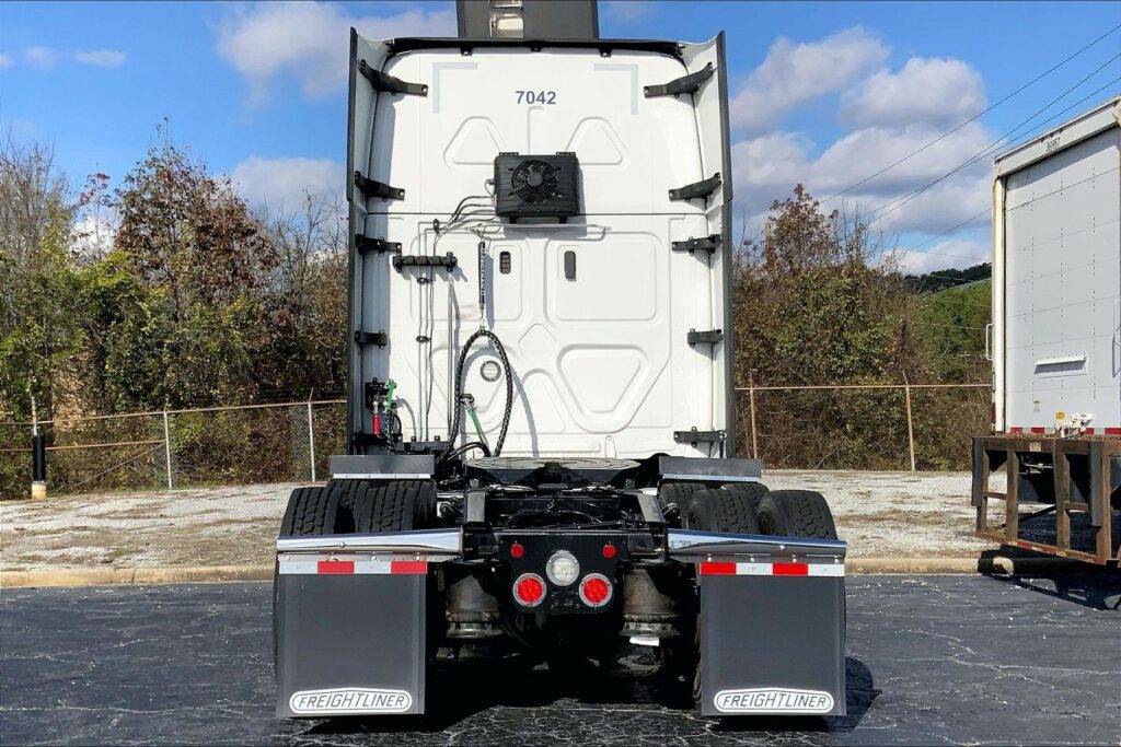 2022 FRG CASCADIA Sleeper