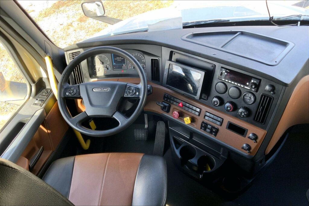 2022 FRG CASCADIA Sleeper