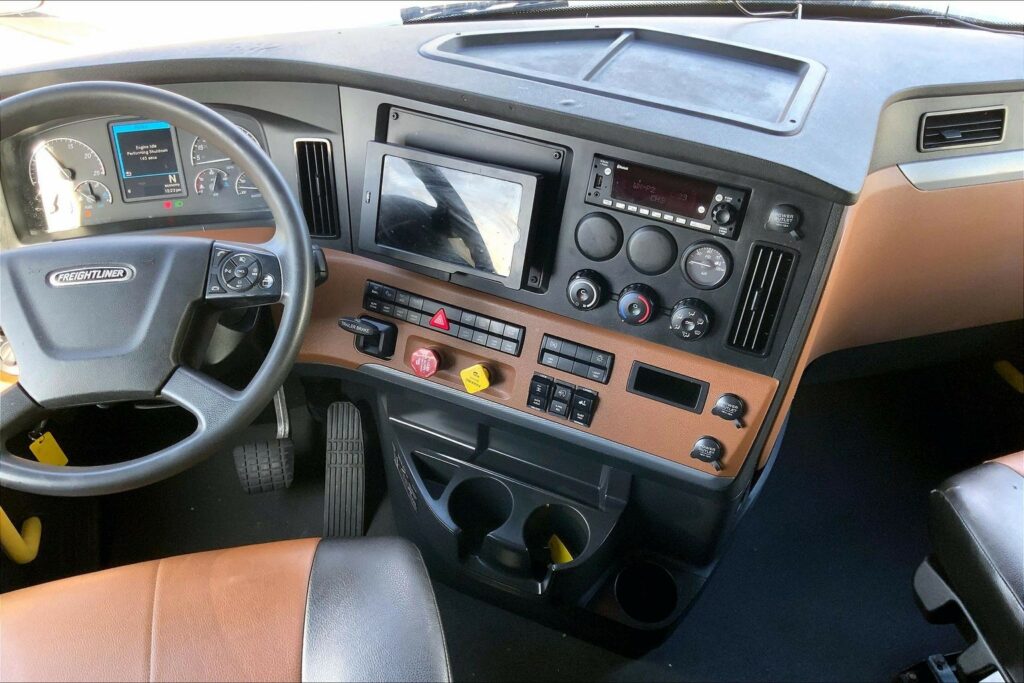 2022 FRG CASCADIA Sleeper