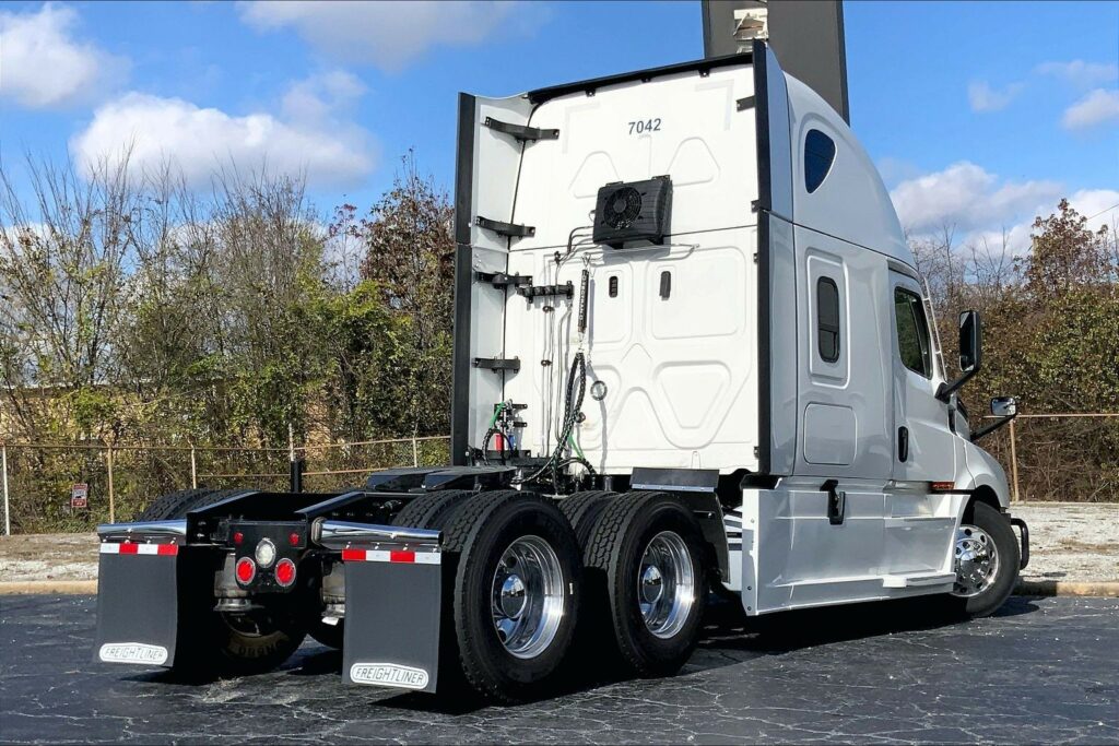 2022 FRG CASCADIA Sleeper