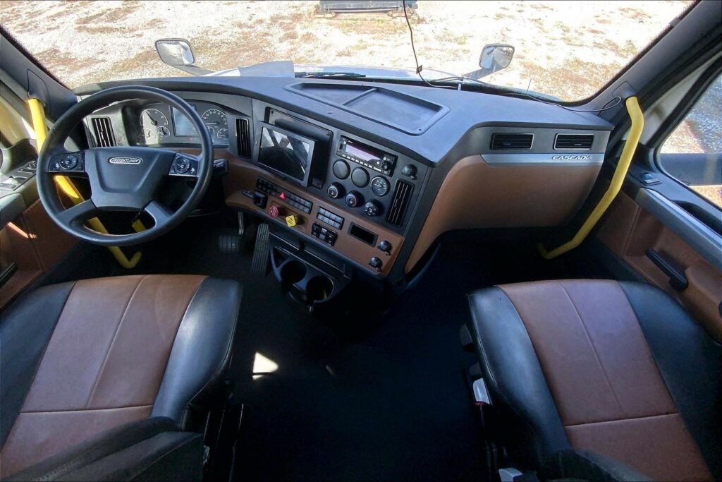 2022 FRG CASCADIA Sleeper