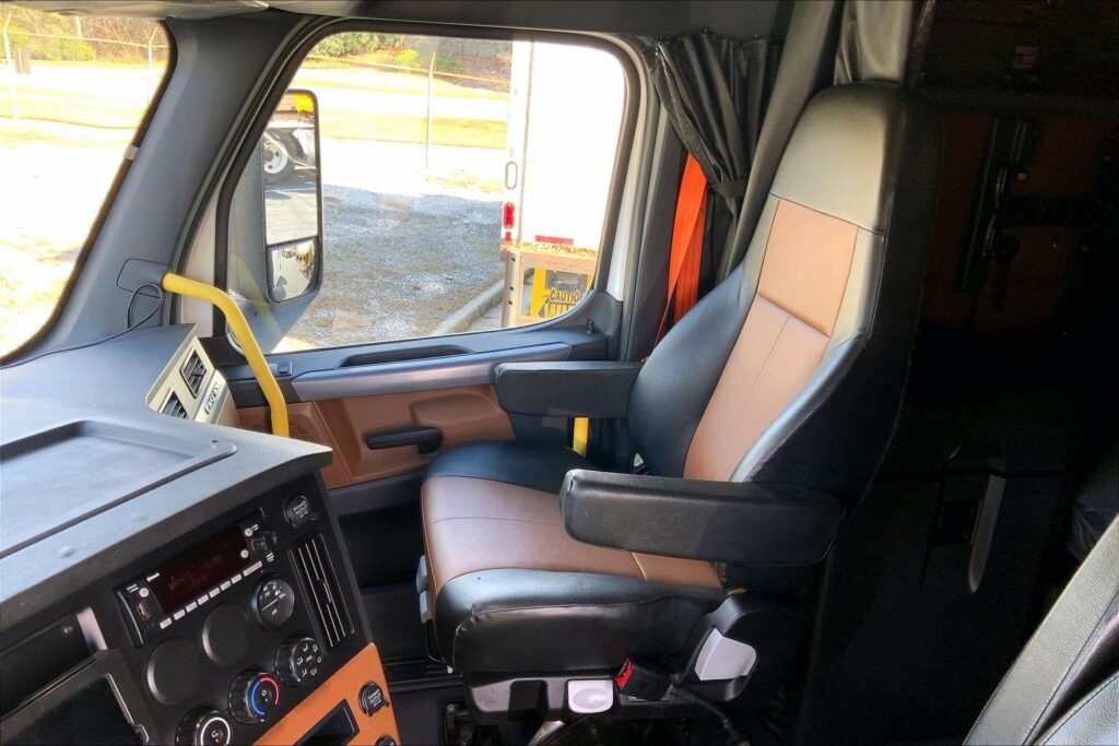 2022 FRG CASCADIA Sleeper