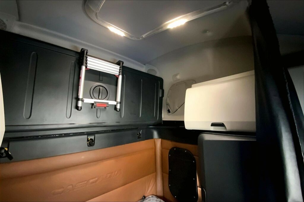 2022 FRG CASCADIA Sleeper