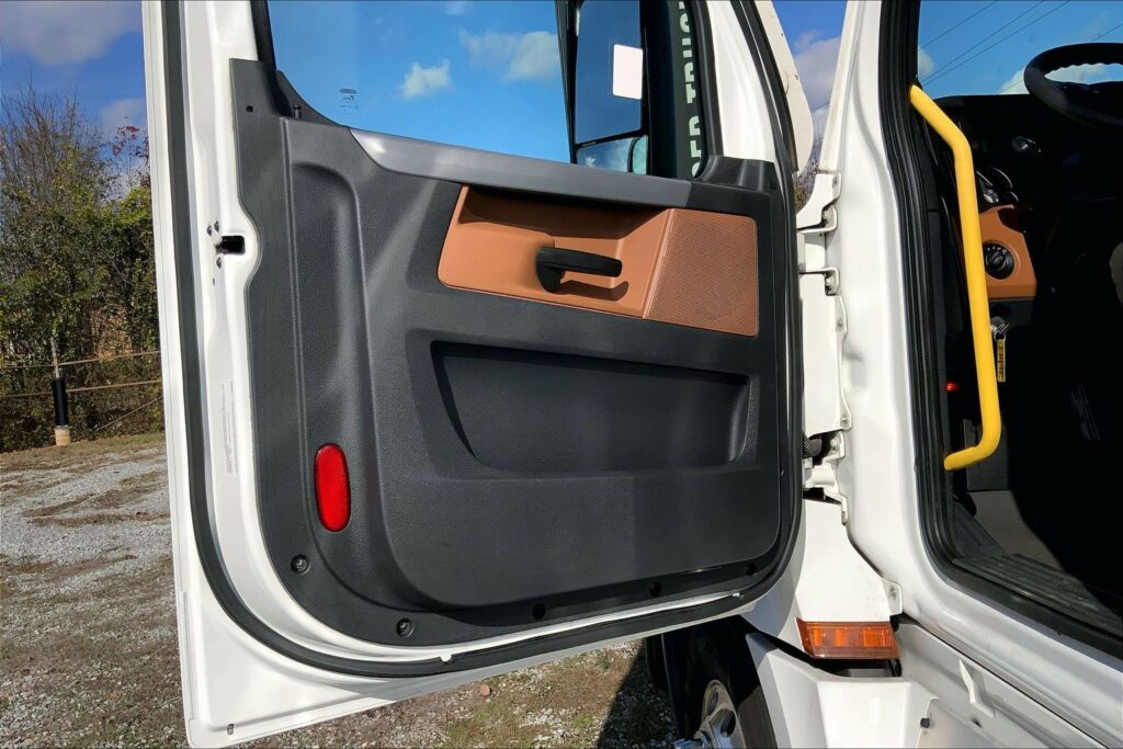 2022 FRG CASCADIA Sleeper