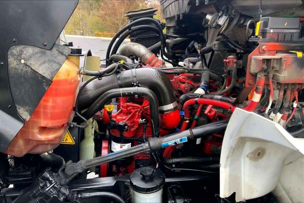 2021 CUM MV607 Medium Conventional