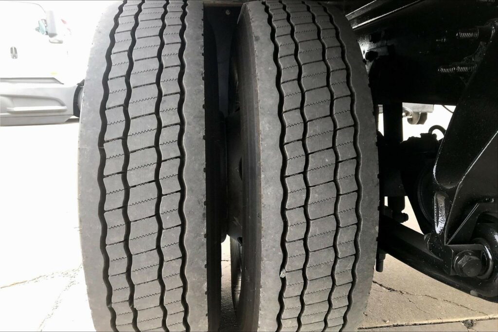 2022 CUM MV607 Medium Conventional