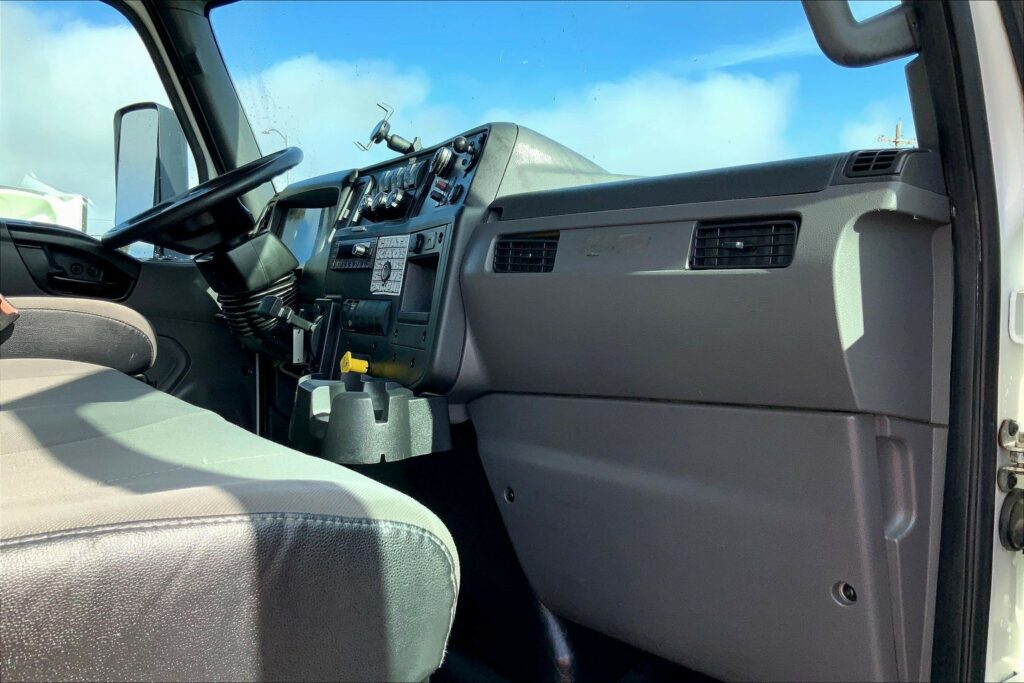 2021 CUM MV607 Medium Conventional