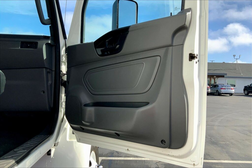 2021 CUM MV607 Medium Conventional