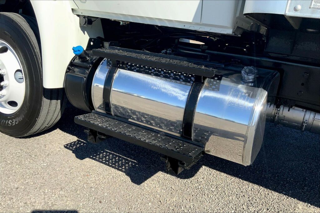 2021 CUM MV607 Medium Conventional