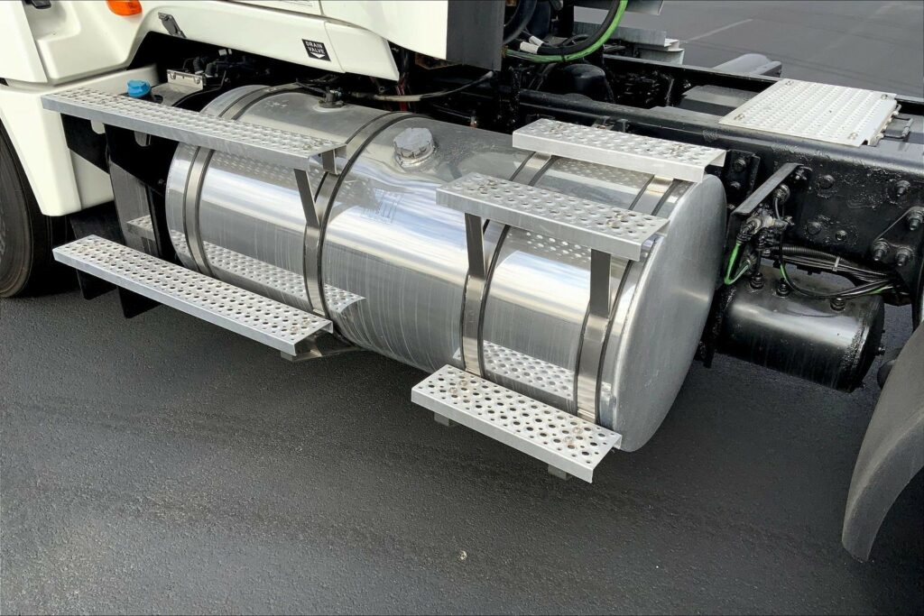 2020 CUM LT625 6×4 Day Cab