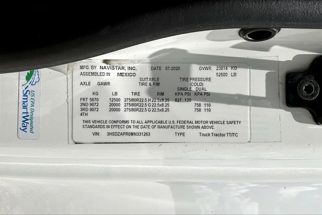 2021 CUM LT625 6×4 Sleeper