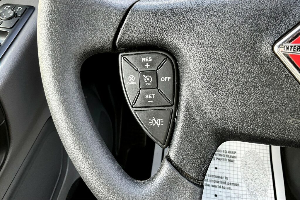 2021 CUM LT625 6×4 Sleeper