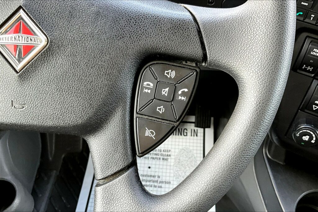 2021 CUM LT625 6×4 Sleeper