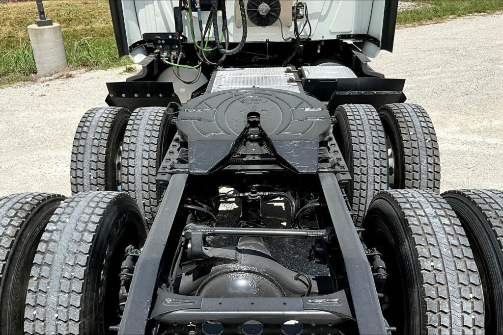 2021 CUM LT625 6×4 Sleeper