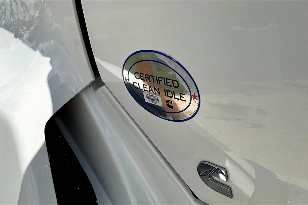 2021 CUM LT625 6×4 Sleeper