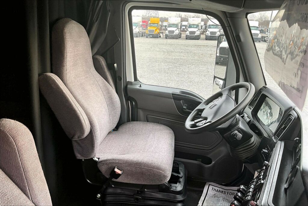 2022 CUM LT625 6×4 Sleeper