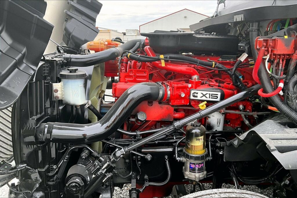 2022 CUM LT625 6×4 Sleeper