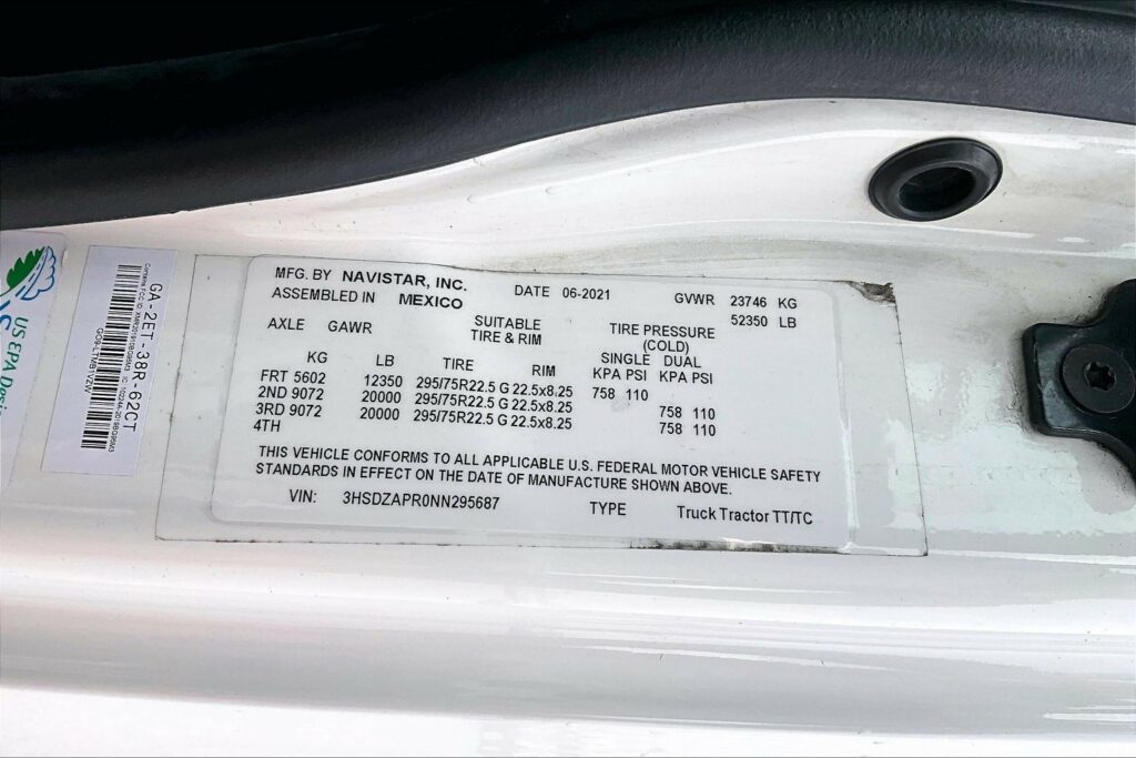 2022 CUM LT625 6×4 Sleeper