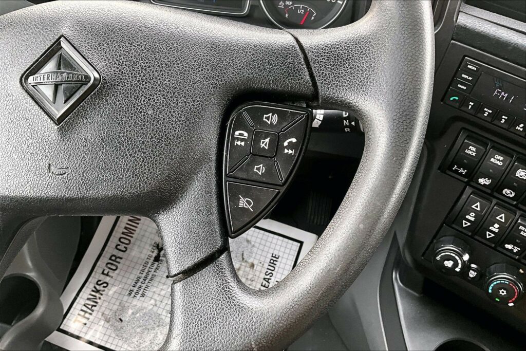 2022 CUM LT625 6×4 Sleeper