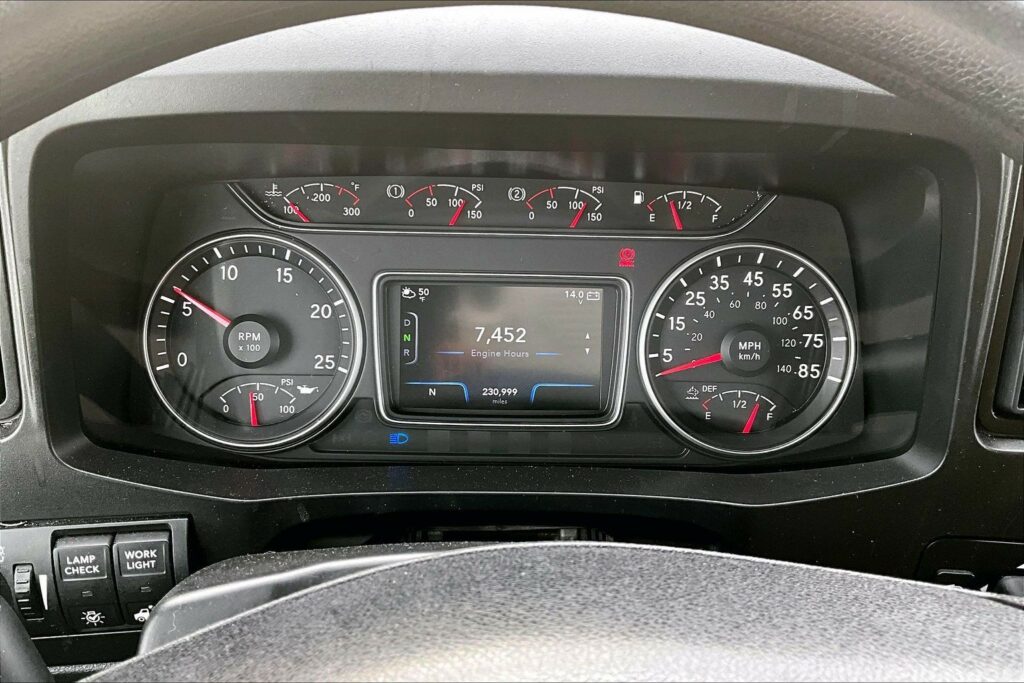 2022 CUM LT625 6×4 Sleeper