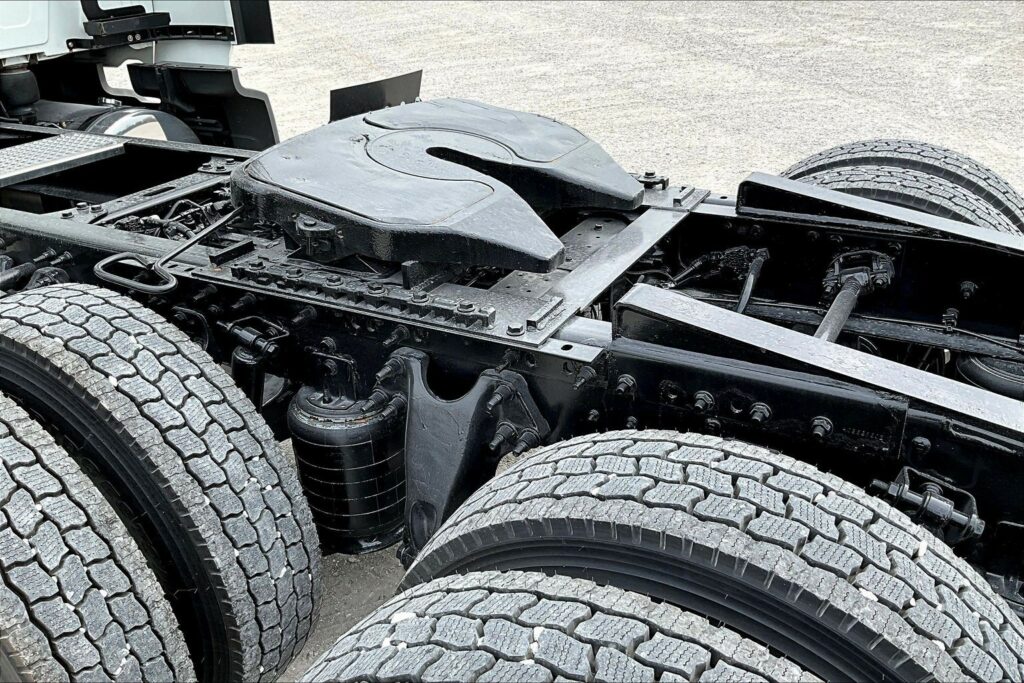 2022 CUM LT625 6×4 Sleeper