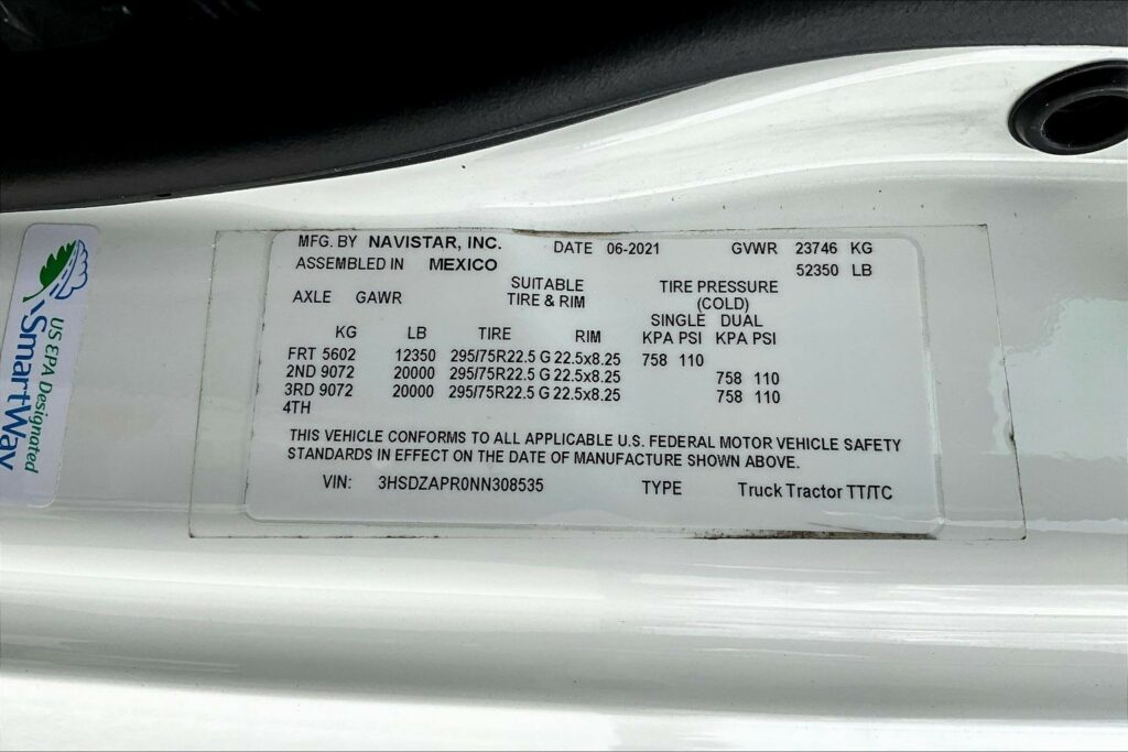 2022 CUM LT625 6×4 Sleeper