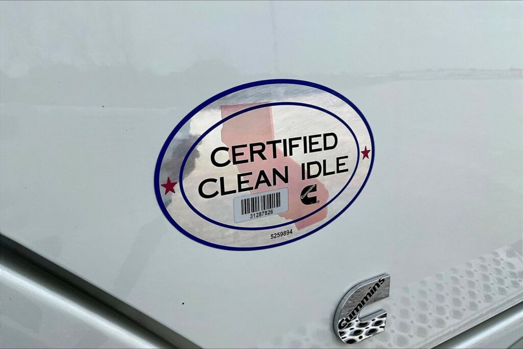 2022 CUM LT625 6×4 Sleeper