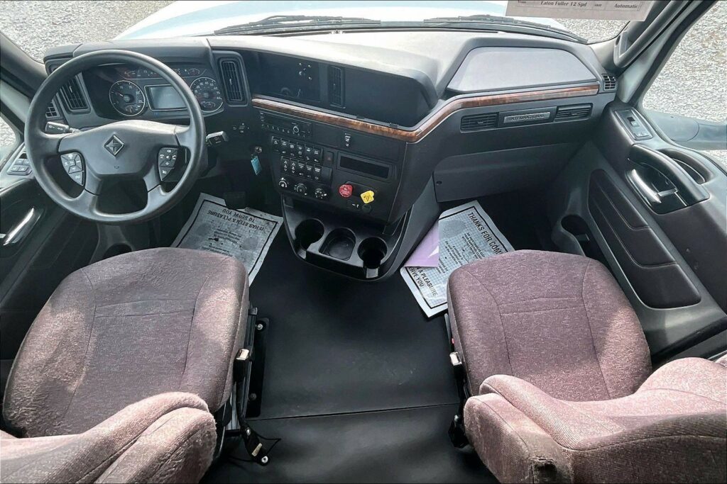 2022 CUM LT625 6×4 Sleeper