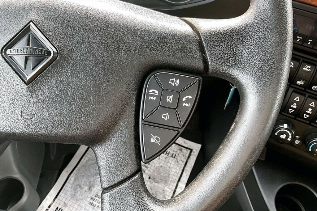 2022 CUM LT625 6×4 Sleeper