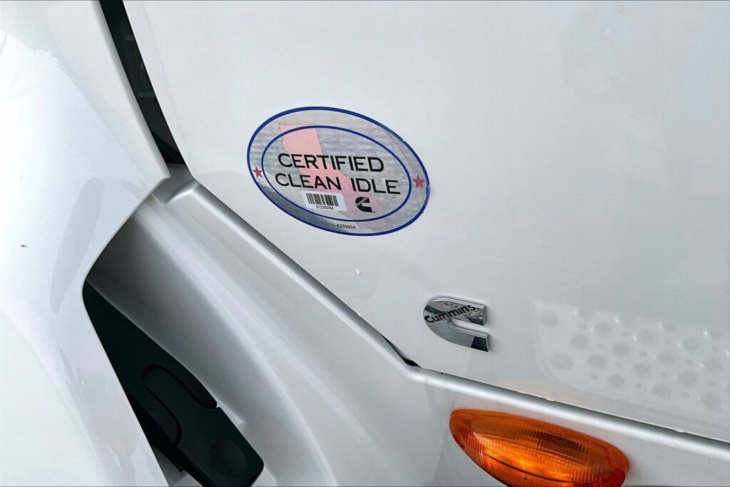 2022 CUM LT625 6×4 Sleeper