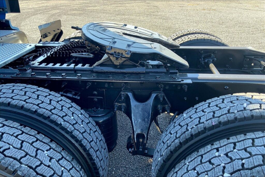 2021 CUM LT625 6×4 Sleeper