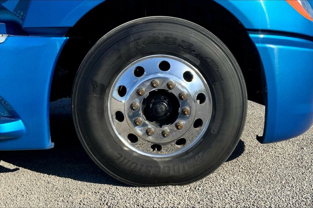 2021 CUM LT625 6×4 Sleeper