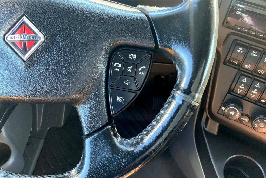 2021 CUM LT625 6×4 Sleeper