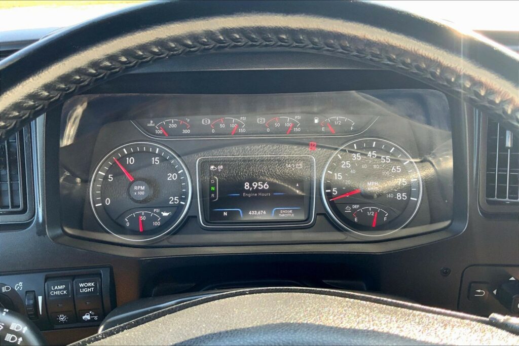 2021 CUM LT625 6×4 Sleeper