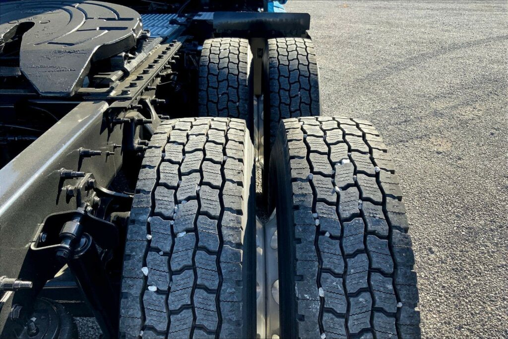 2021 CUM LT625 6×4 Sleeper