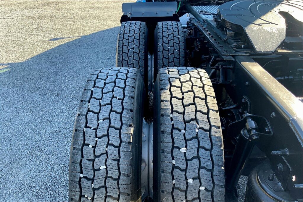 2021 CUM LT625 6×4 Sleeper