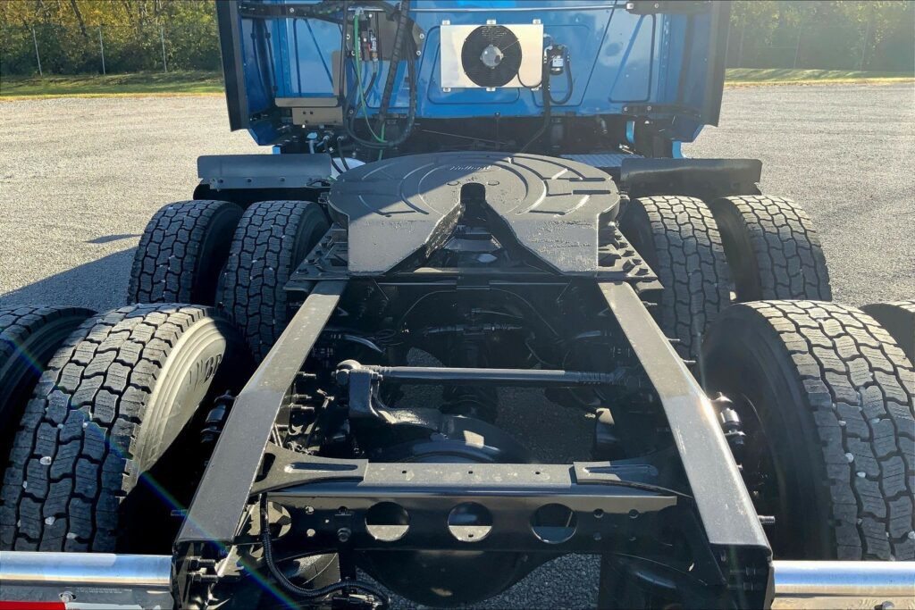 2021 CUM LT625 6×4 Sleeper