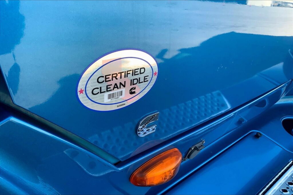 2021 CUM LT625 6×4 Sleeper