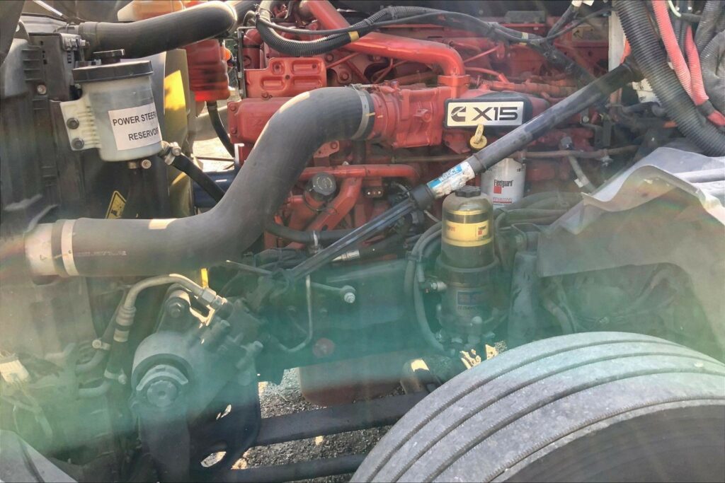 2021 CUM LT625 6×4 Sleeper